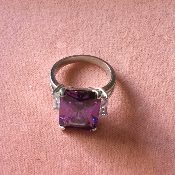 Ring - Picture 2 of 4